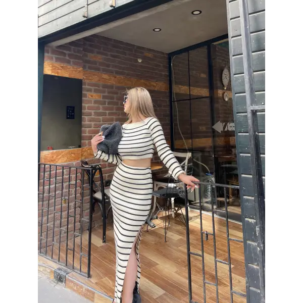 Çizgili Triko Etekli Takım