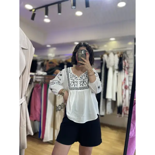 Etnik desenli nakışlı bluz