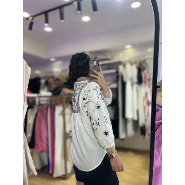 Etnik desenli nakışlı bluz
