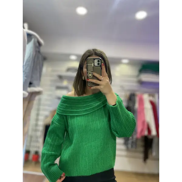 Kayık yaka triko kazak