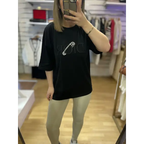 Marka model nakışlı basic tişört