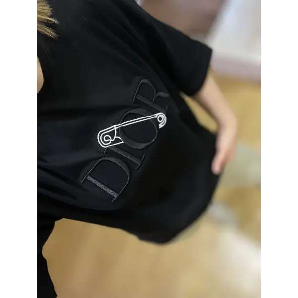 Marka model nakışlı basic tişört