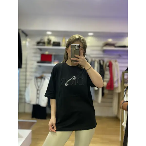 Marka model nakışlı basic tişört