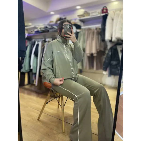 Marka model şeritli eşofman takımı