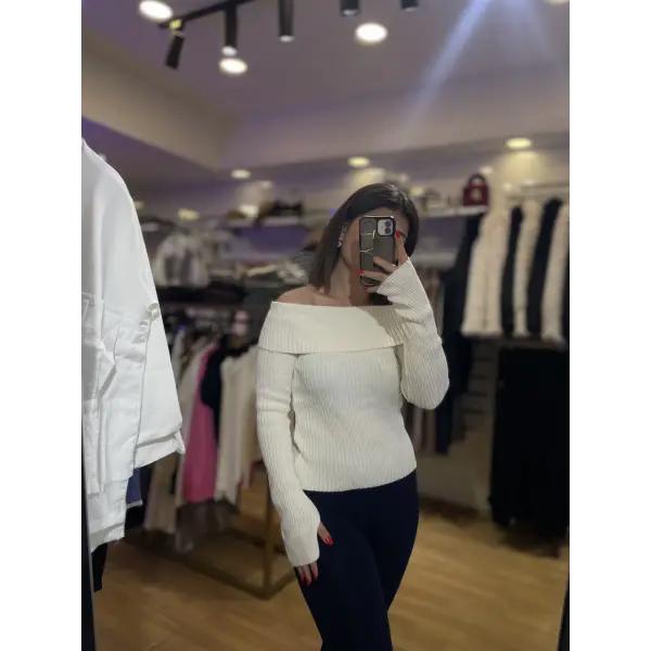 Orj marka ekru kayık yaka parmak geçmeli triko