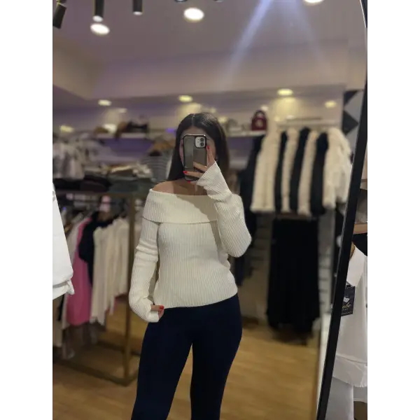 Orj marka ekru kayık yaka parmak geçmeli triko