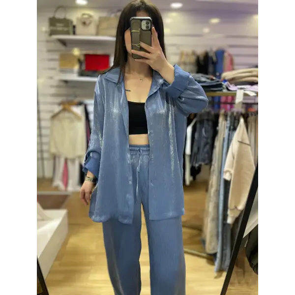 Parlak kumaş gömlekli takım