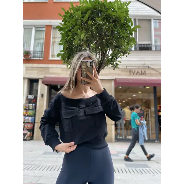 Tasarım Cep Detaylı Kayık Yaka Sweat