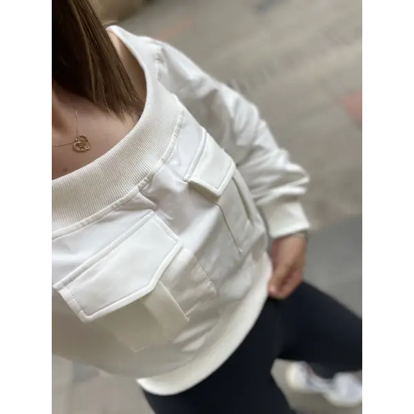 Tasarım Cep Detaylı Kayık Yaka Sweat