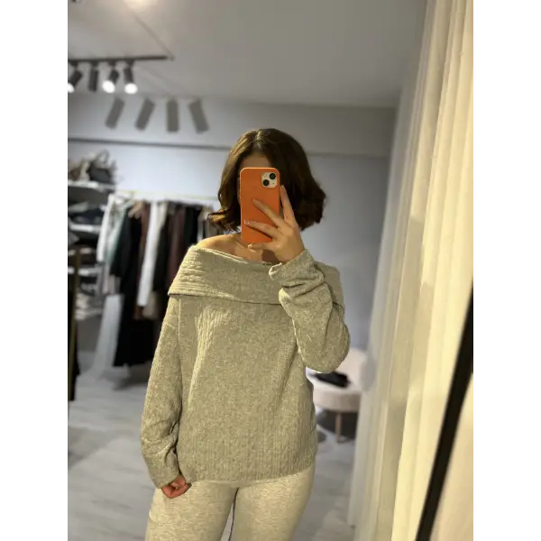 Yumoş kayık yaka kazak