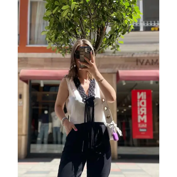 ZR Nakış İşlemeli Bluz