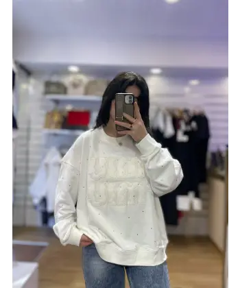 Beyaz yazı detaylı marka model sweat