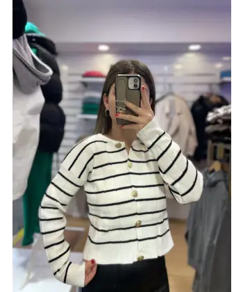 Çizgili Gold Düğmeli Beyaz Triko Hırka