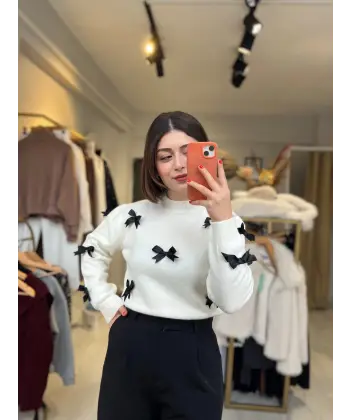 Fiyonk detaylı yumoş beyaz kazak