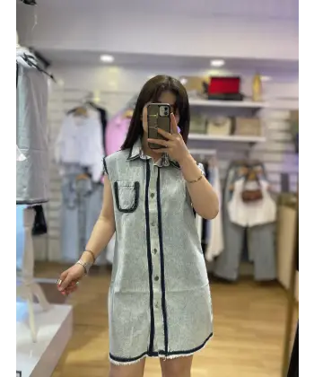 Marka model düğme detaylı denim elbise