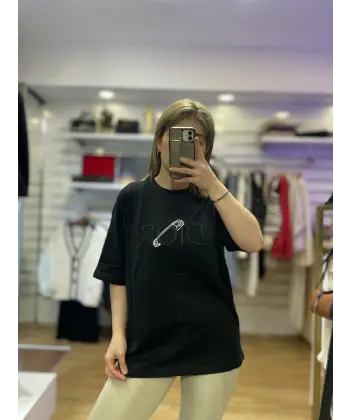 Marka model nakışlı basic tişört