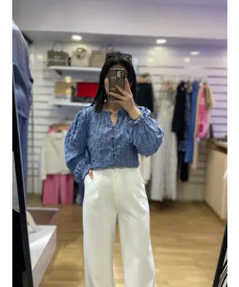 Tasarım mavi gömlek