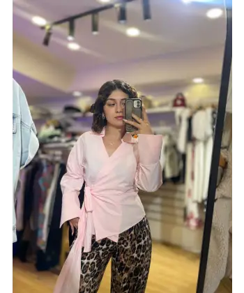 Toz pembe bağlama detaylı gömlek