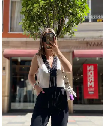 ZR Nakış İşlemeli Bluz