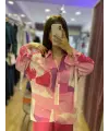 Desenli pembe gömlek