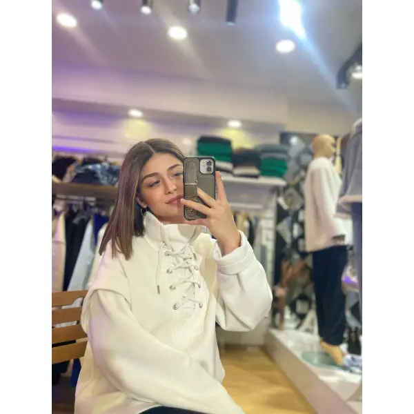 Dik yaka bağlama detaylı oversize sweat