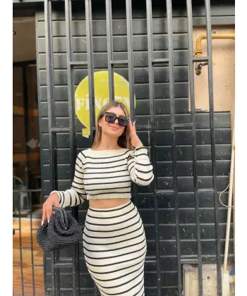 Çizgili Triko Etekli Takım