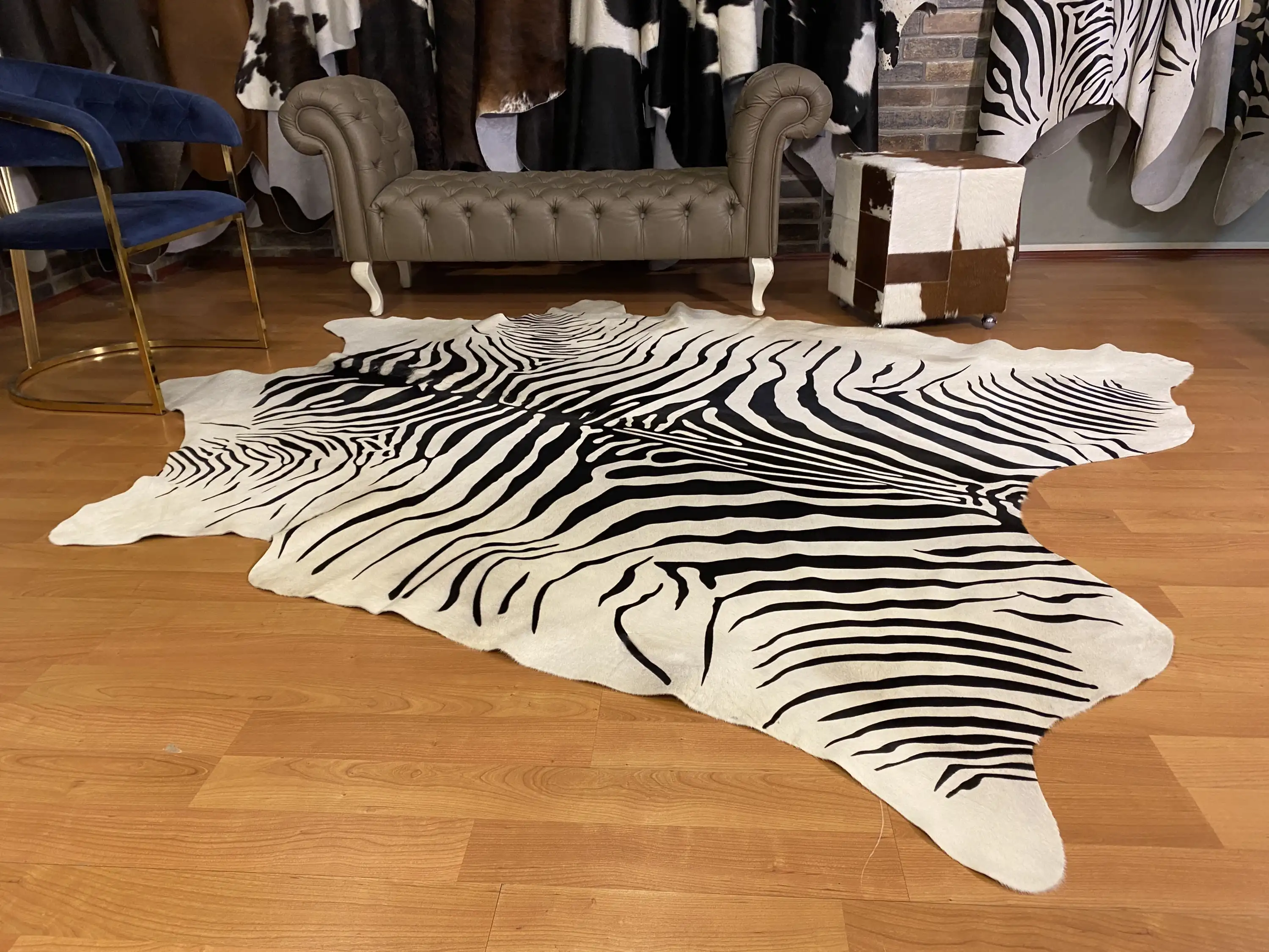HAKİKİ DERİ DANA POSTU - BEYAZ ZEBRA BASKILI - 210 x 260 - 2261201000014