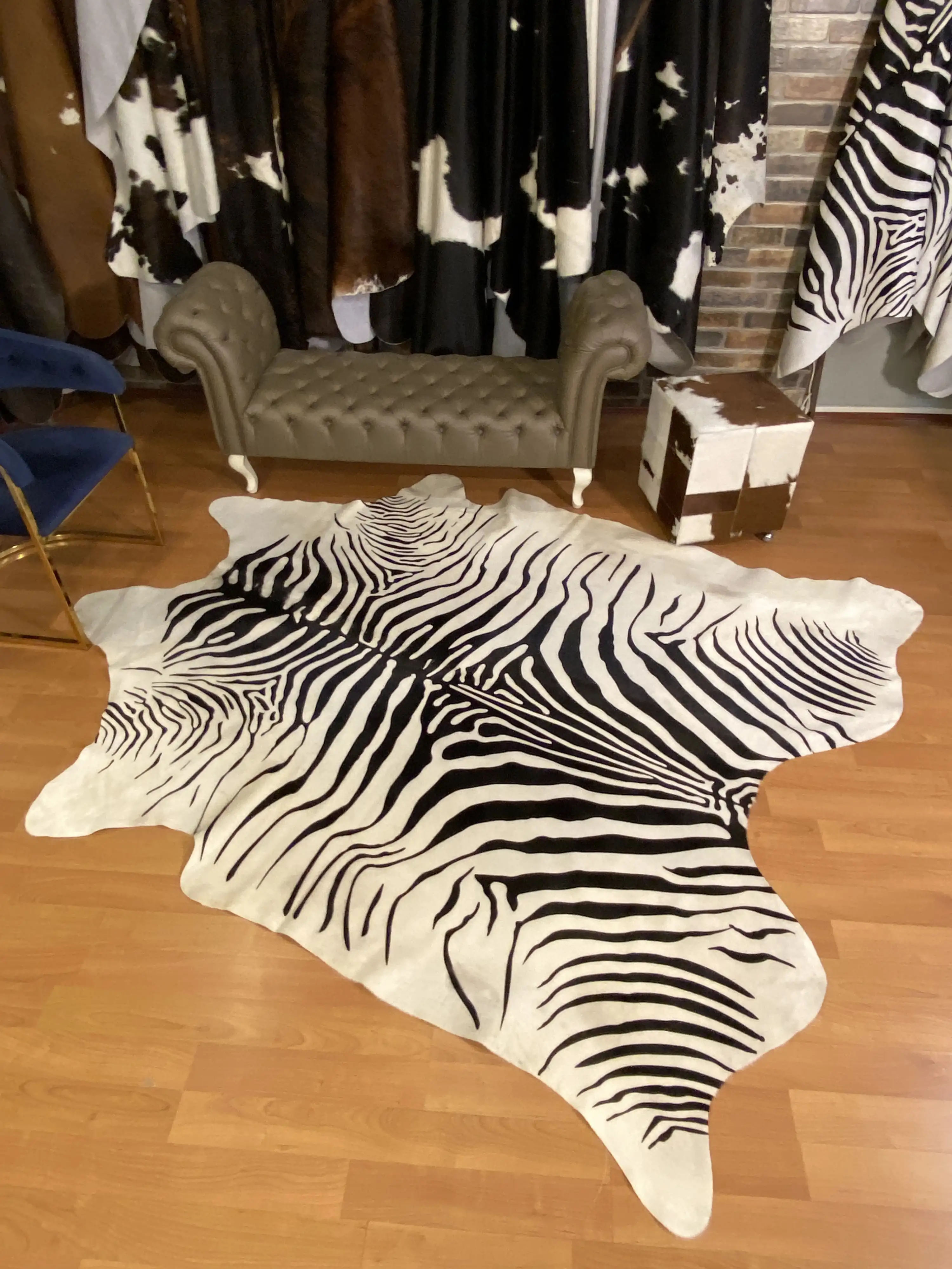 HAKİKİ DERİ DANA POSTU - BEYAZ ZEBRA BASKILI - 210 x 260 - 2261201000014