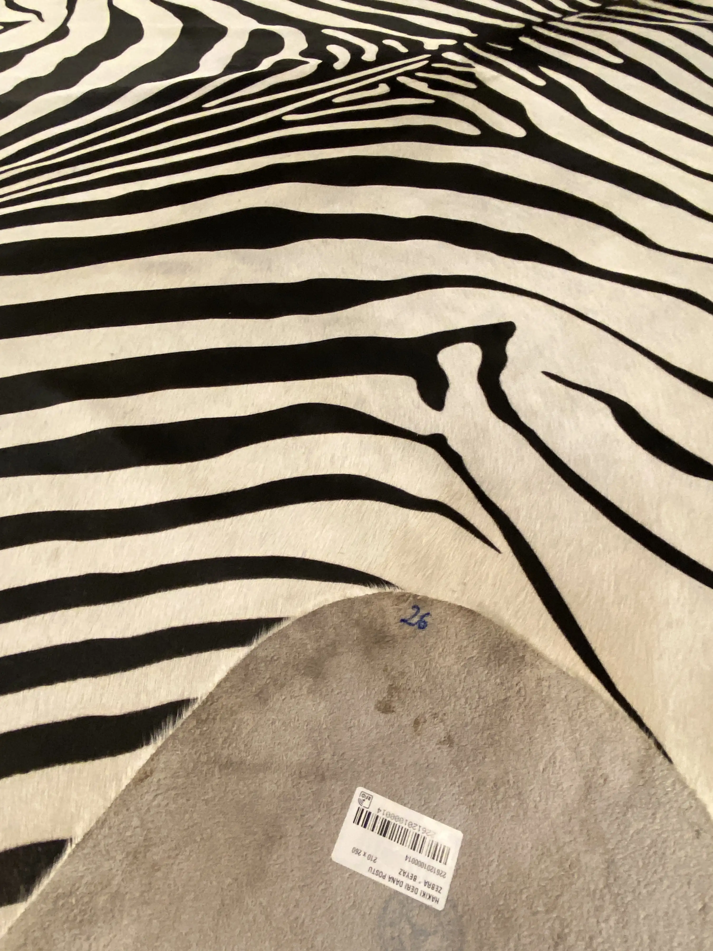 HAKİKİ DERİ DANA POSTU - BEYAZ ZEBRA BASKILI - 210 x 260 - 2261201000014
