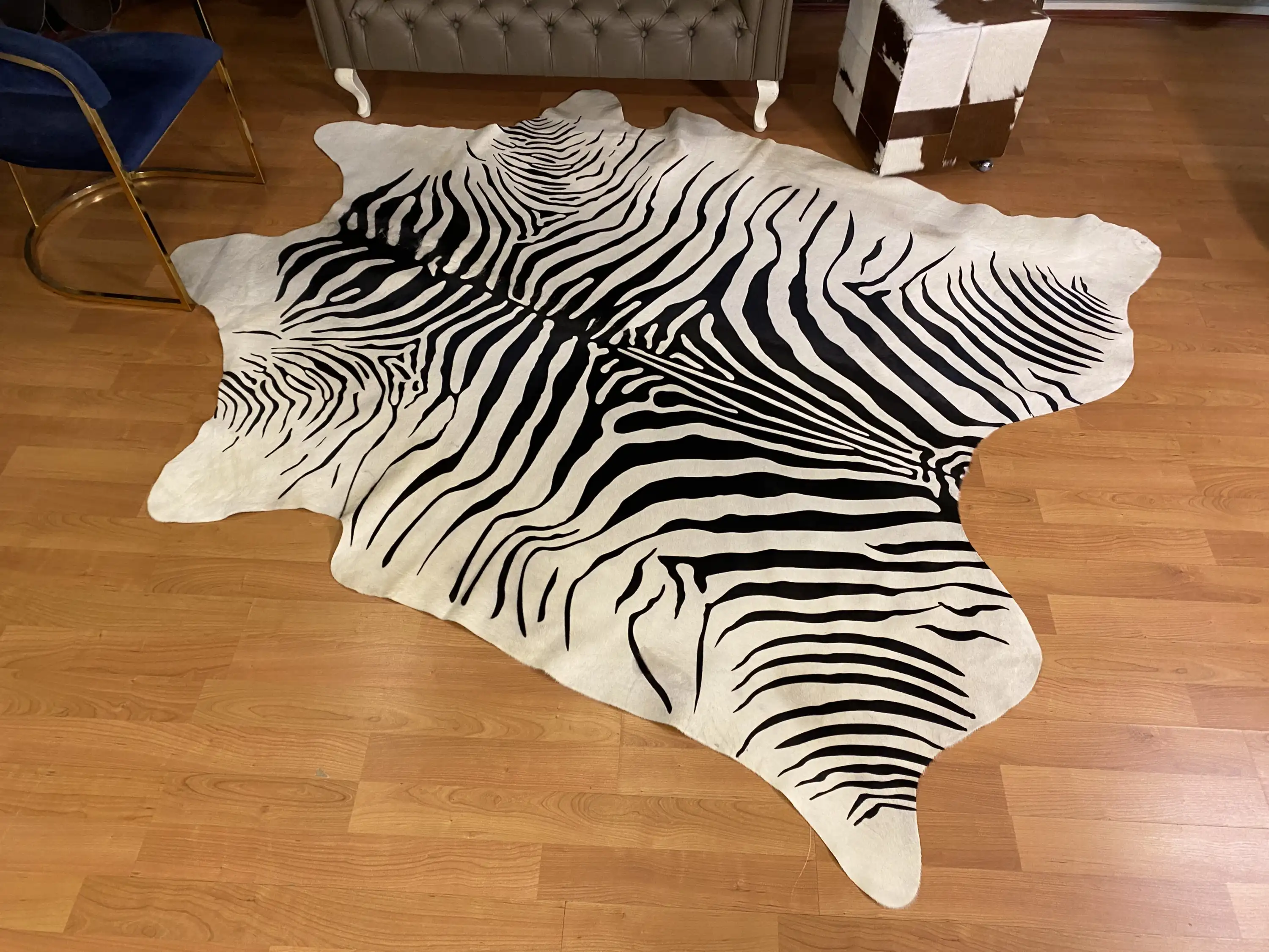 HAKİKİ DERİ DANA POSTU - BEYAZ ZEBRA BASKILI - 210 x 260 - 2261201000014