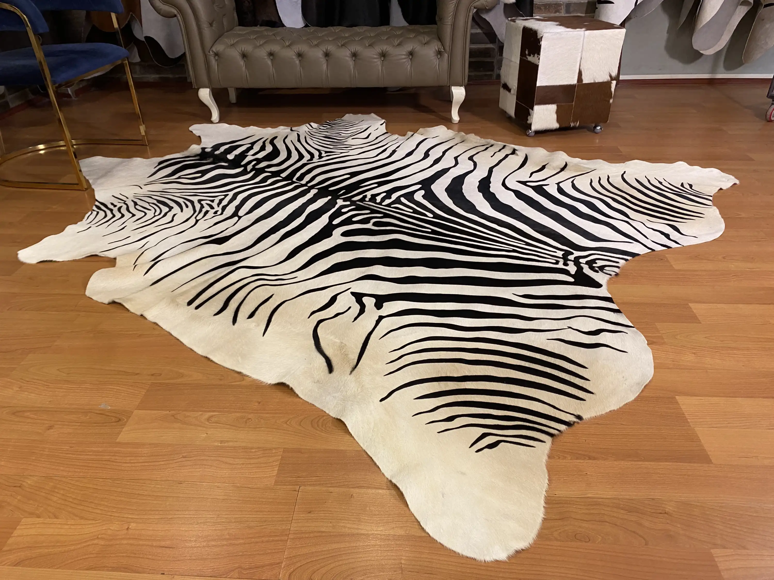 HAKİKİ DERİ DANA POSTU - BEYAZ ZEBRA BASKILI - 215 x 260 - 2261201000015