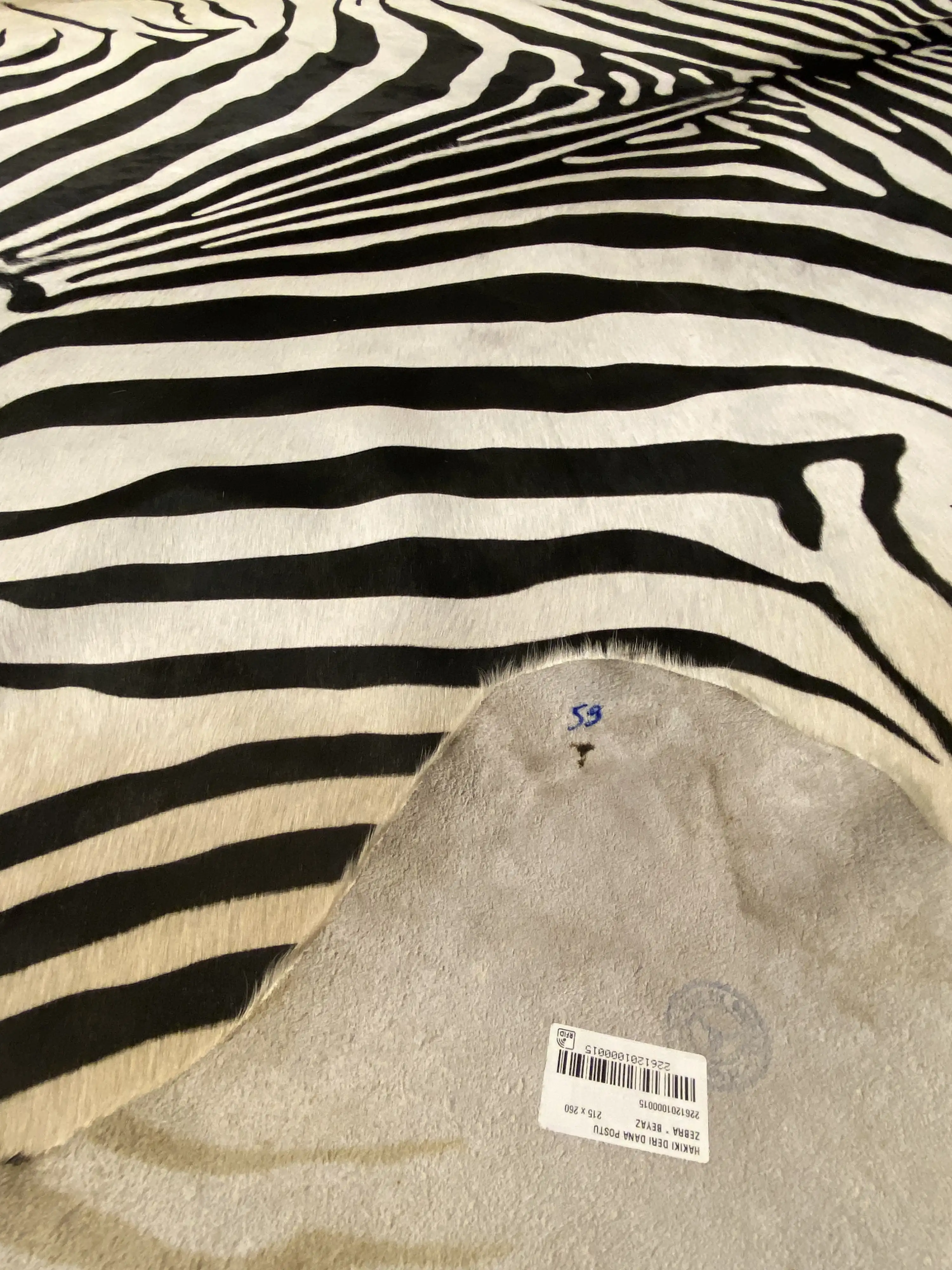 HAKİKİ DERİ DANA POSTU - BEYAZ ZEBRA BASKILI - 215 x 260 - 2261201000015