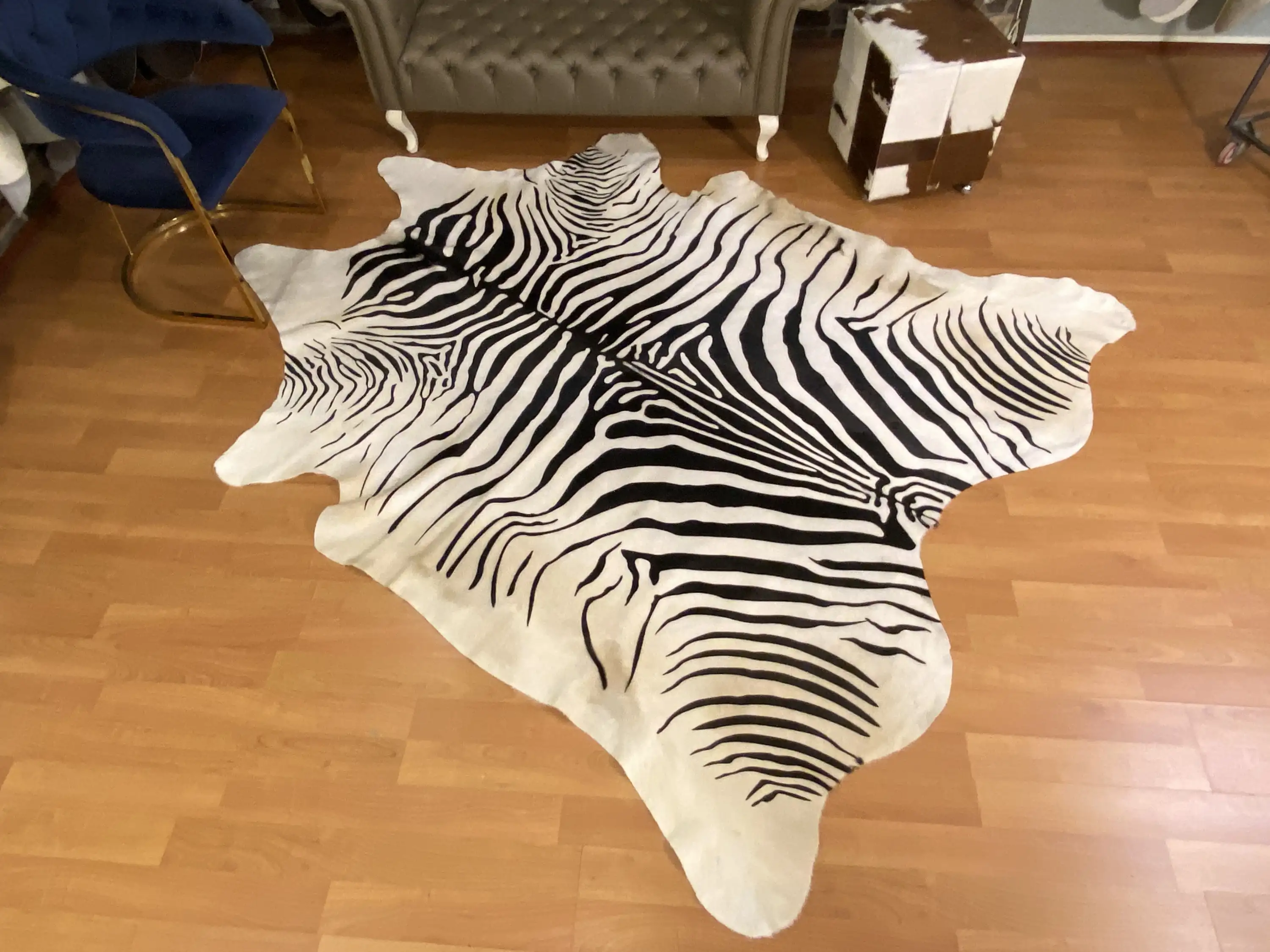 HAKİKİ DERİ DANA POSTU - BEYAZ ZEBRA BASKILI - 215 x 260 - 2261201000015