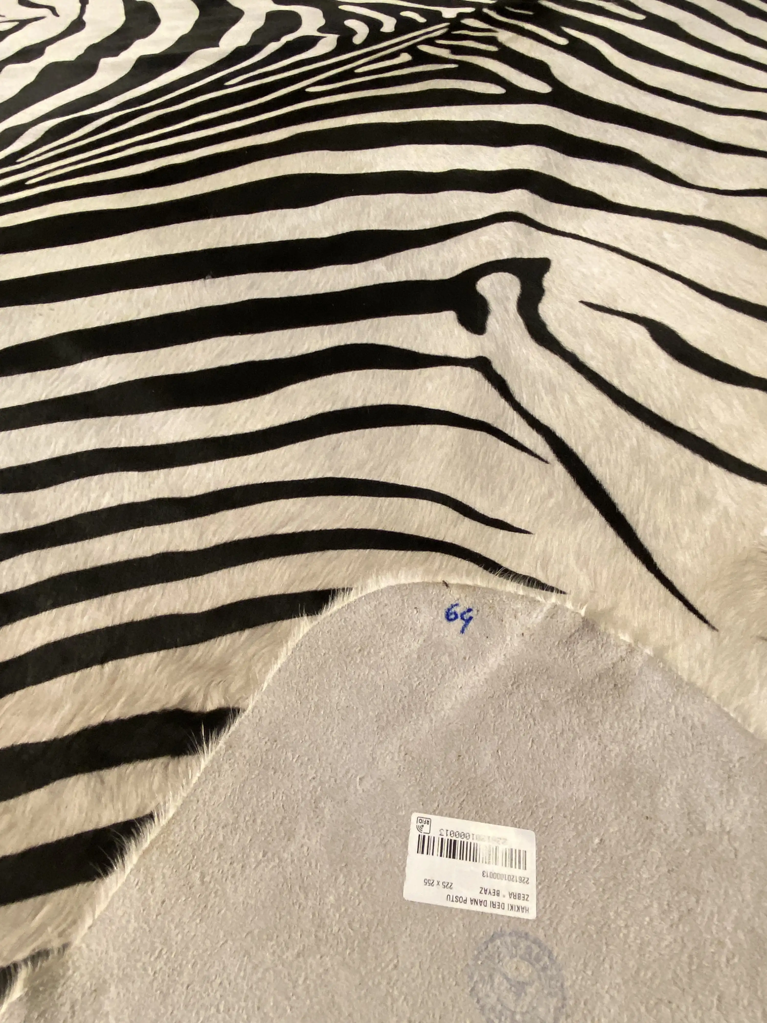 HAKİKİ DERİ DANA POSTU - BEYAZ ZEBRA BASKILI - 225 x 255 - 2261201000013