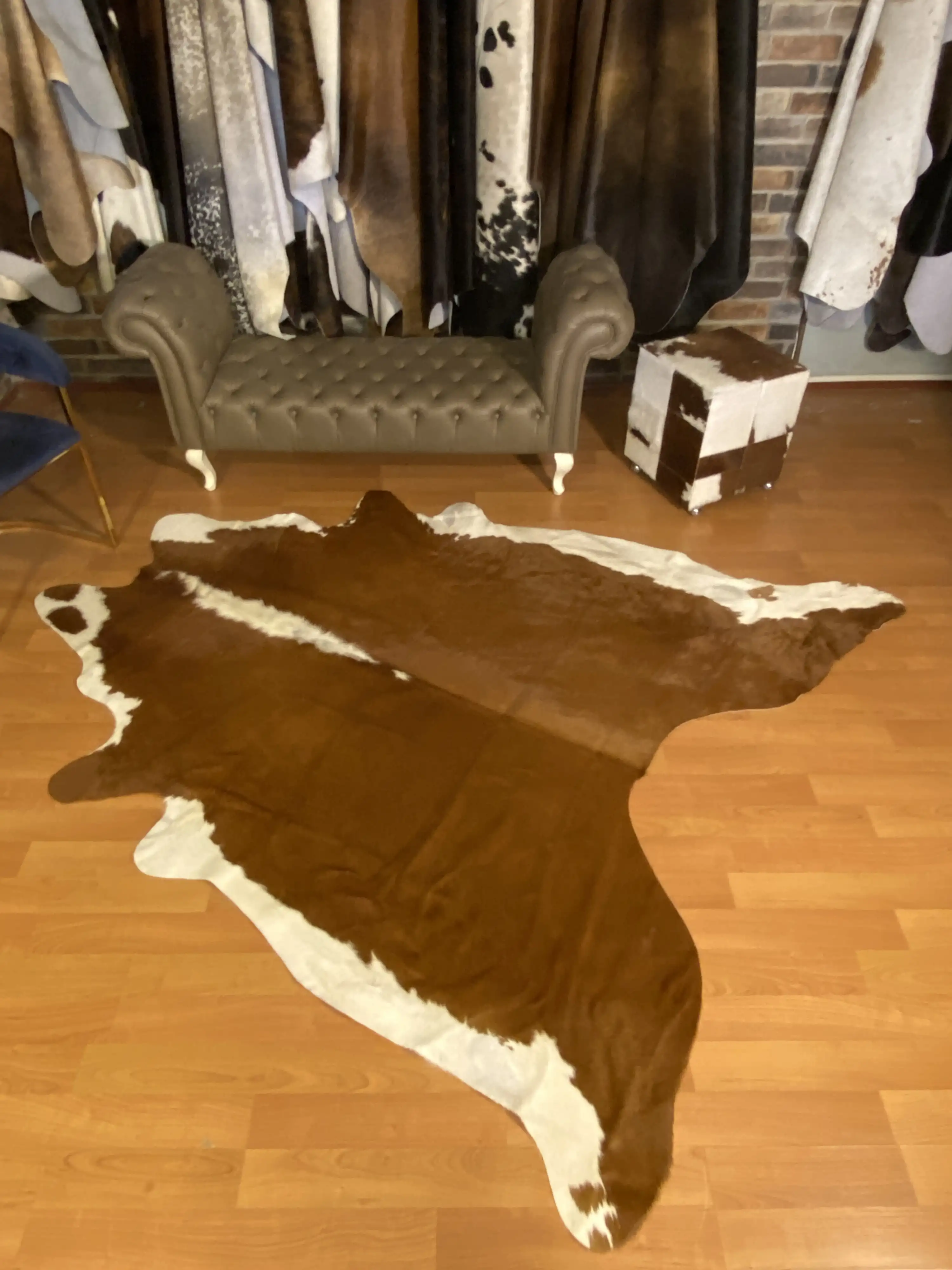 HAKİKİ DERİ DANA POSTU - KAHVE BEYAZ - 210 x 250 - 2260801000005
