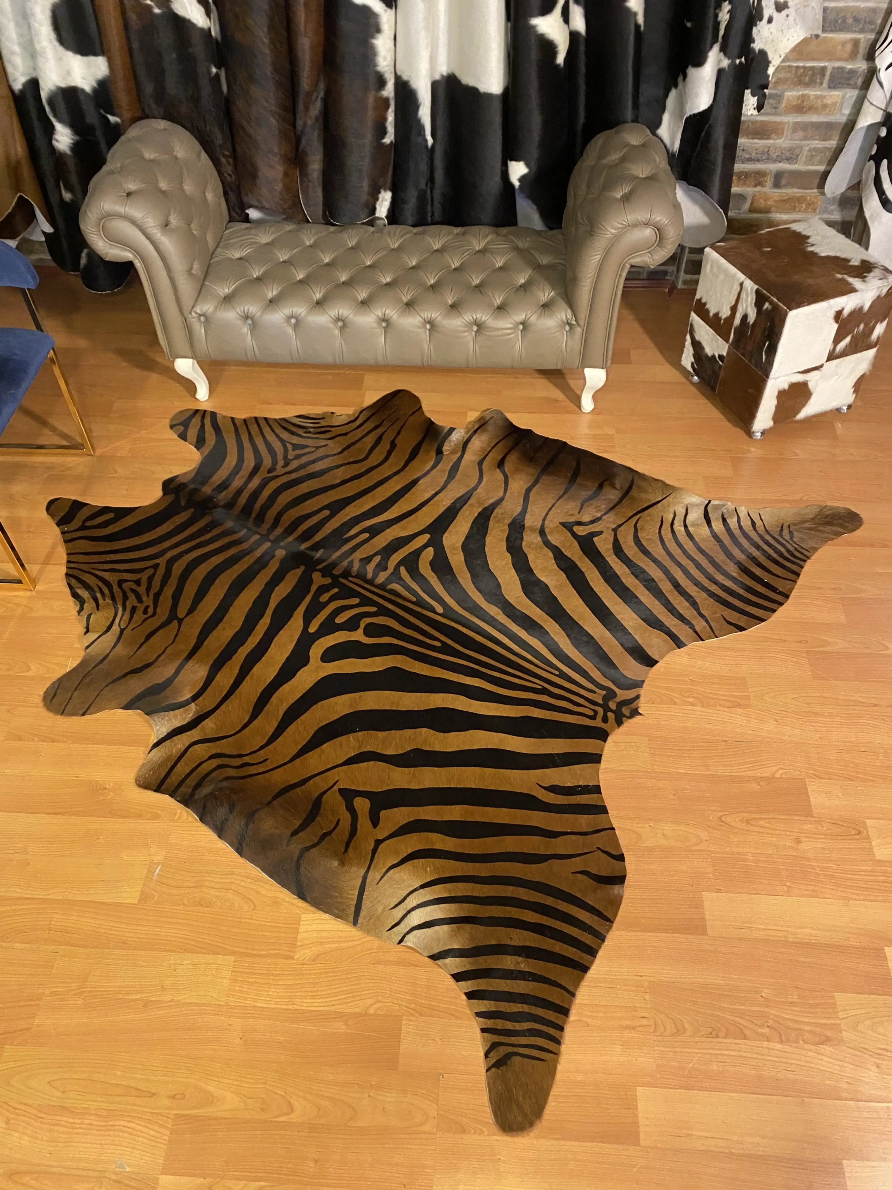 HAKİKİ DERİ DANA POSTU - KAHVE ZEBRA BASKILI - 195 x 220 - 2261101000001