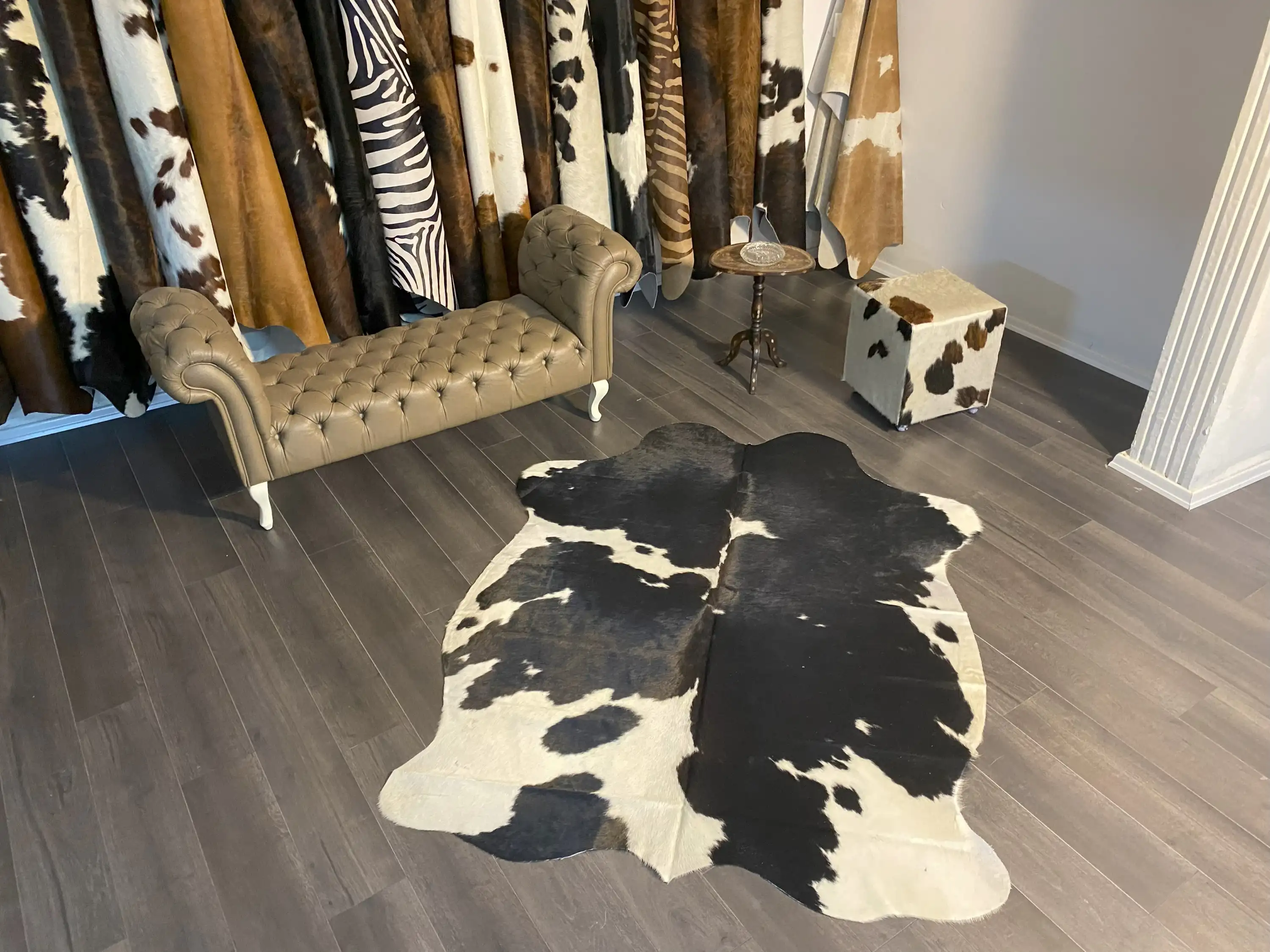 HAKİKİ DERİ DANA POSTU SİYAH - BEYAZ 150 x 200 - 0701000120