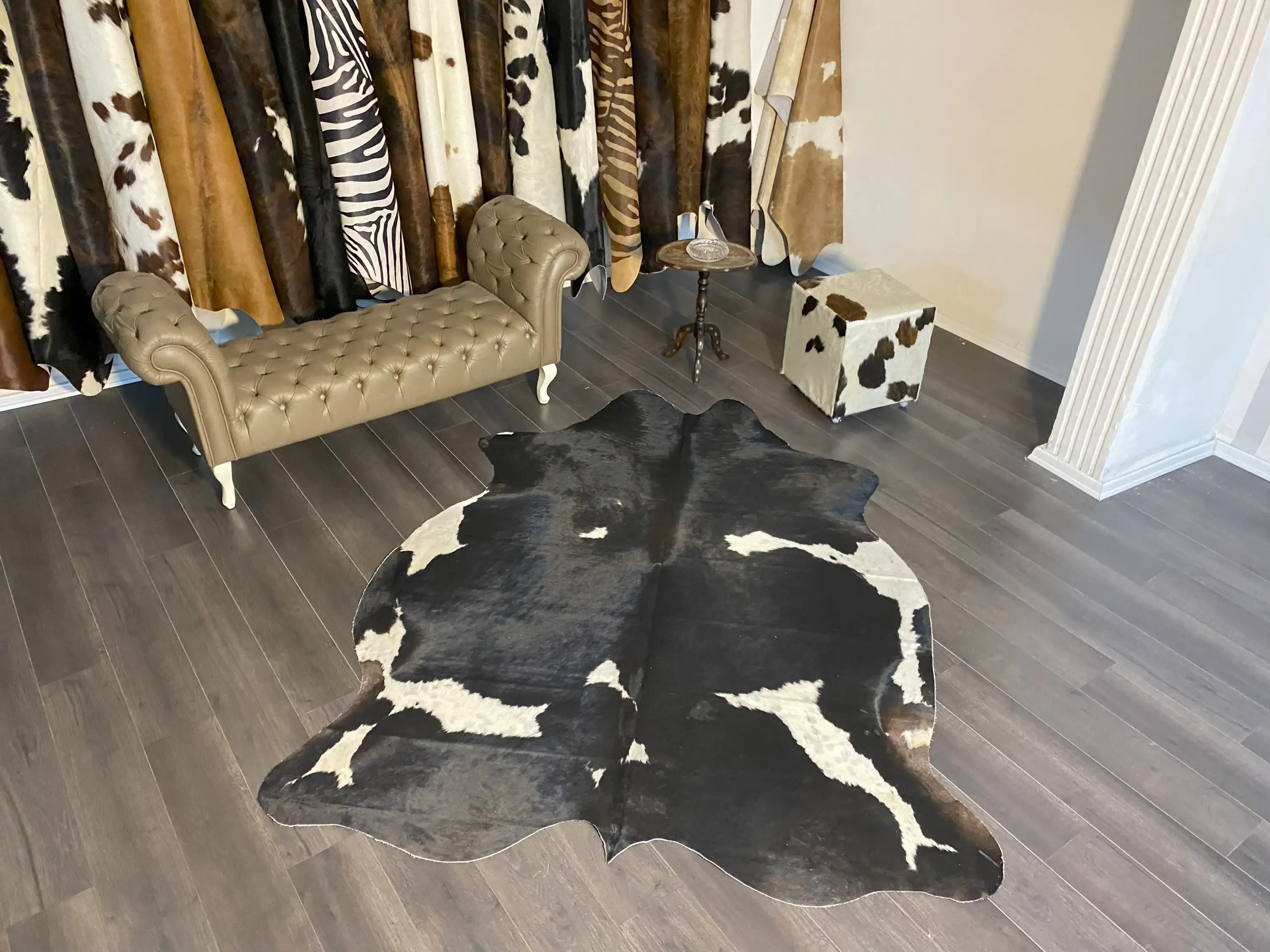 HAKİKİ DERİ DANA POSTU SİYAH - BEYAZ 190 x 230 - 0701000091