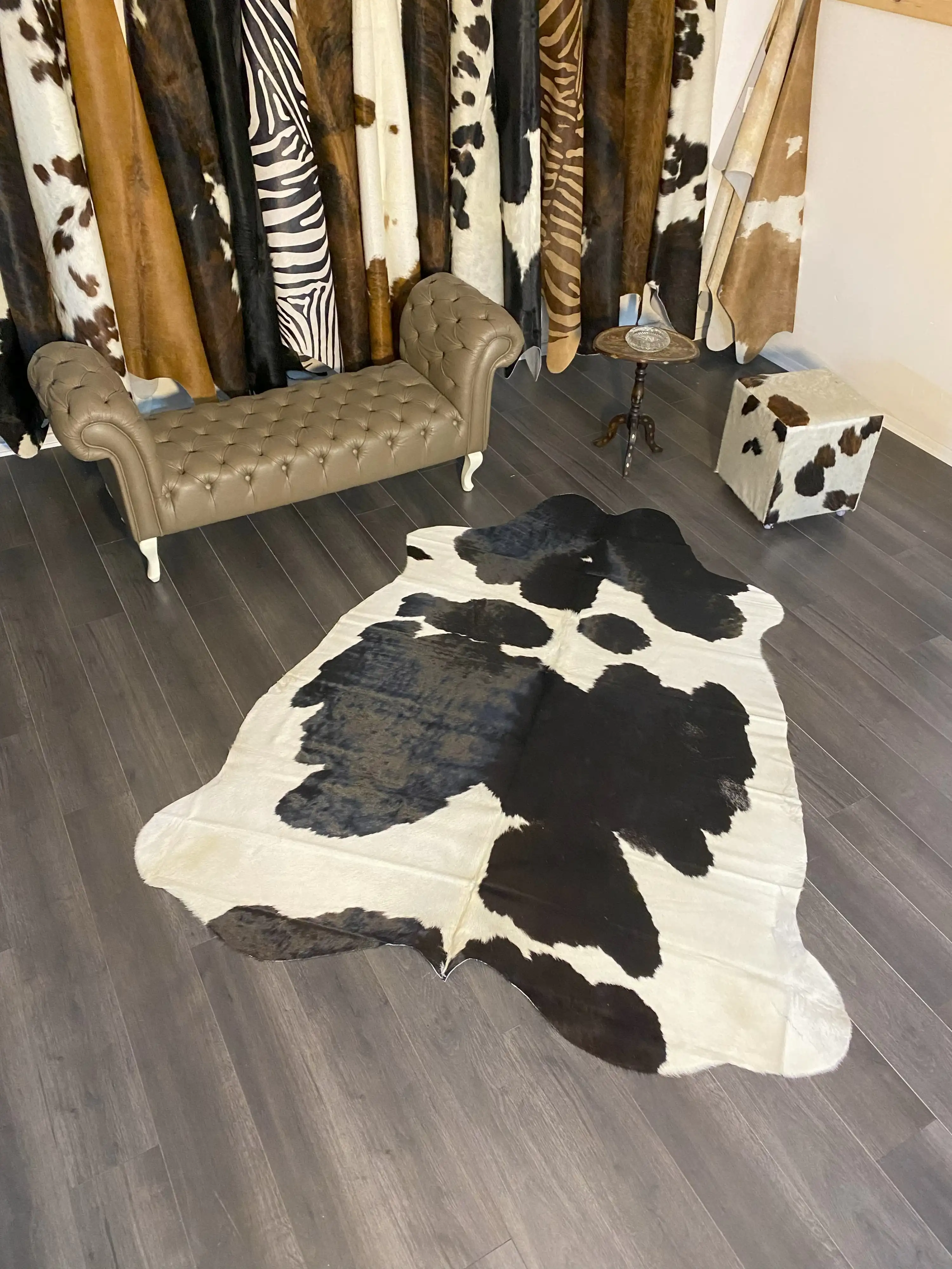 HAKİKİ DERİ DANA POSTU SİYAH - BEYAZ 190 x 230 - 0701000102