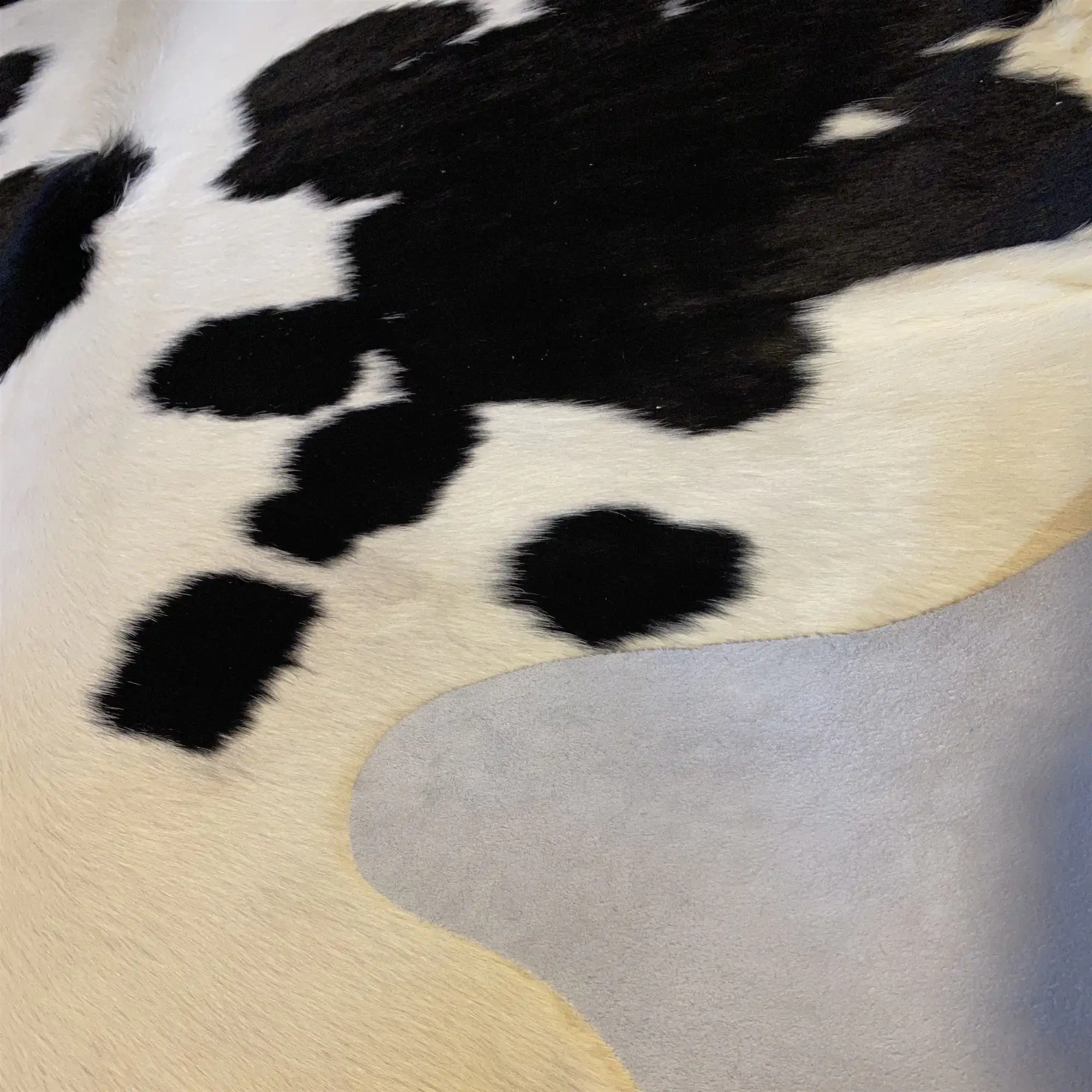 HAKİKİ DERİ DANA POSTU SİYAH - BEYAZ 200 x 220 - 0701000185