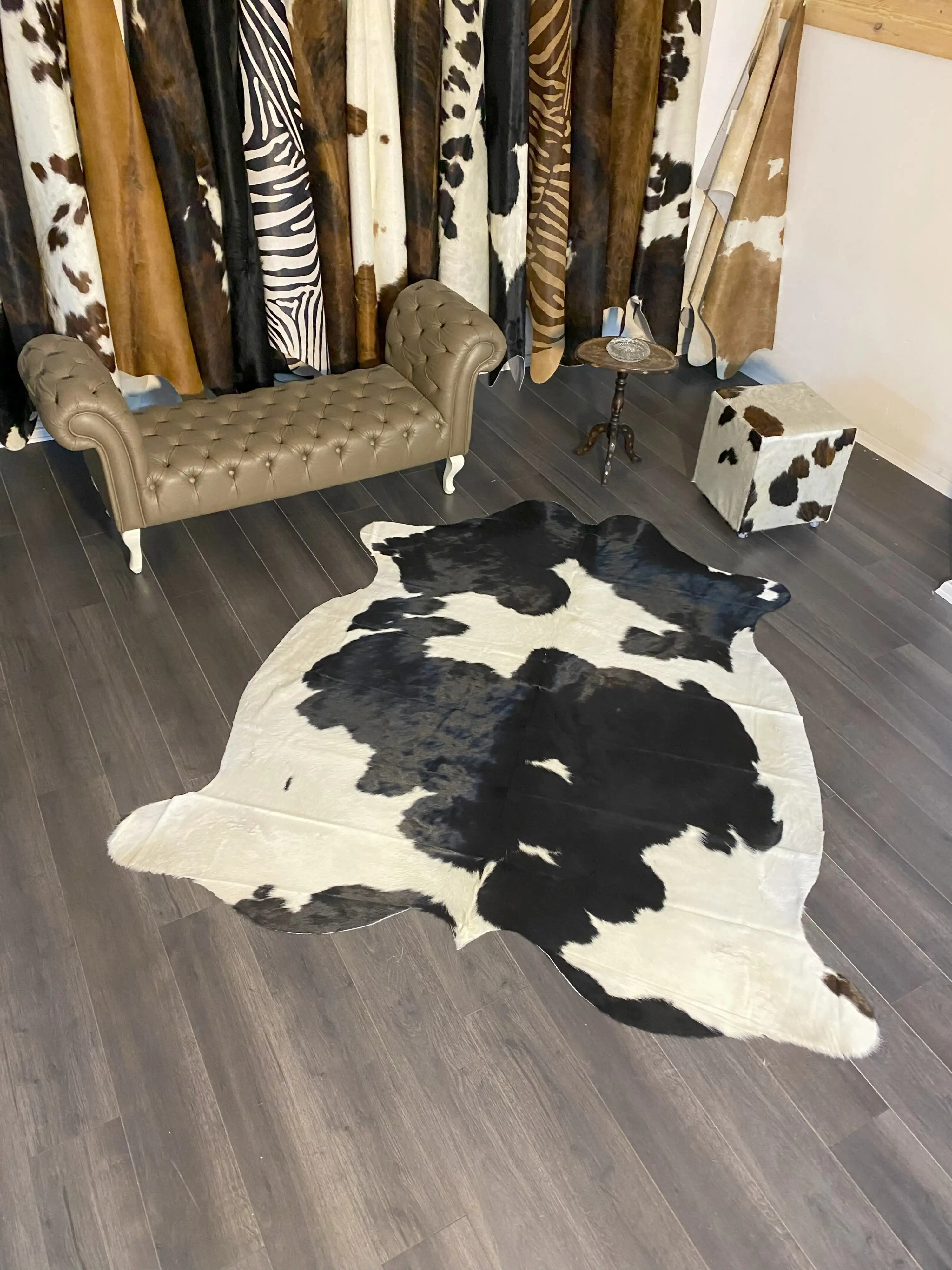 HAKİKİ DERİ DANA POSTU SİYAH - BEYAZ 200 x 230 - 0701000096