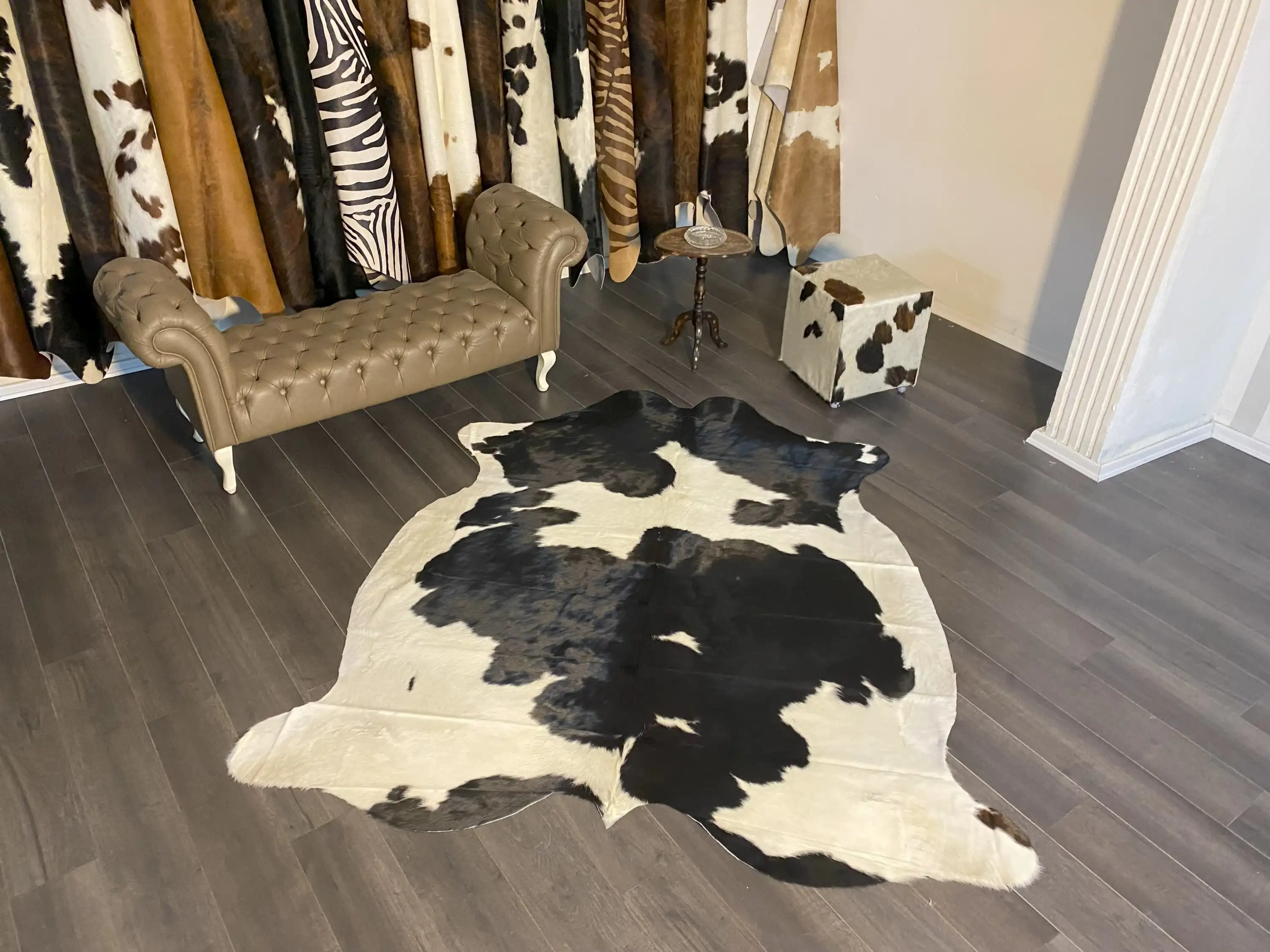 HAKİKİ DERİ DANA POSTU SİYAH - BEYAZ 200 x 230 - 0701000096