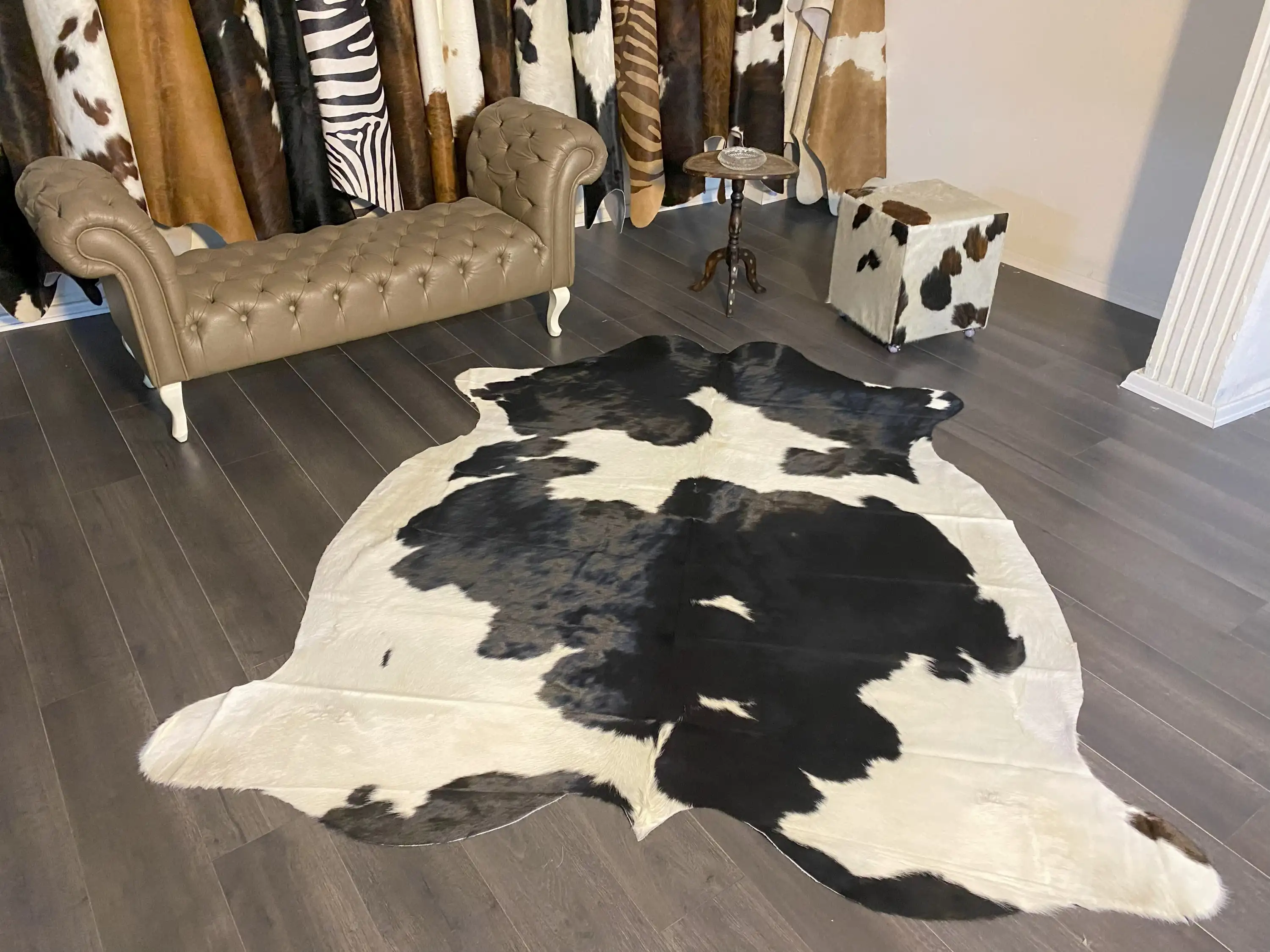 HAKİKİ DERİ DANA POSTU SİYAH - BEYAZ 200 x 230 - 0701000096