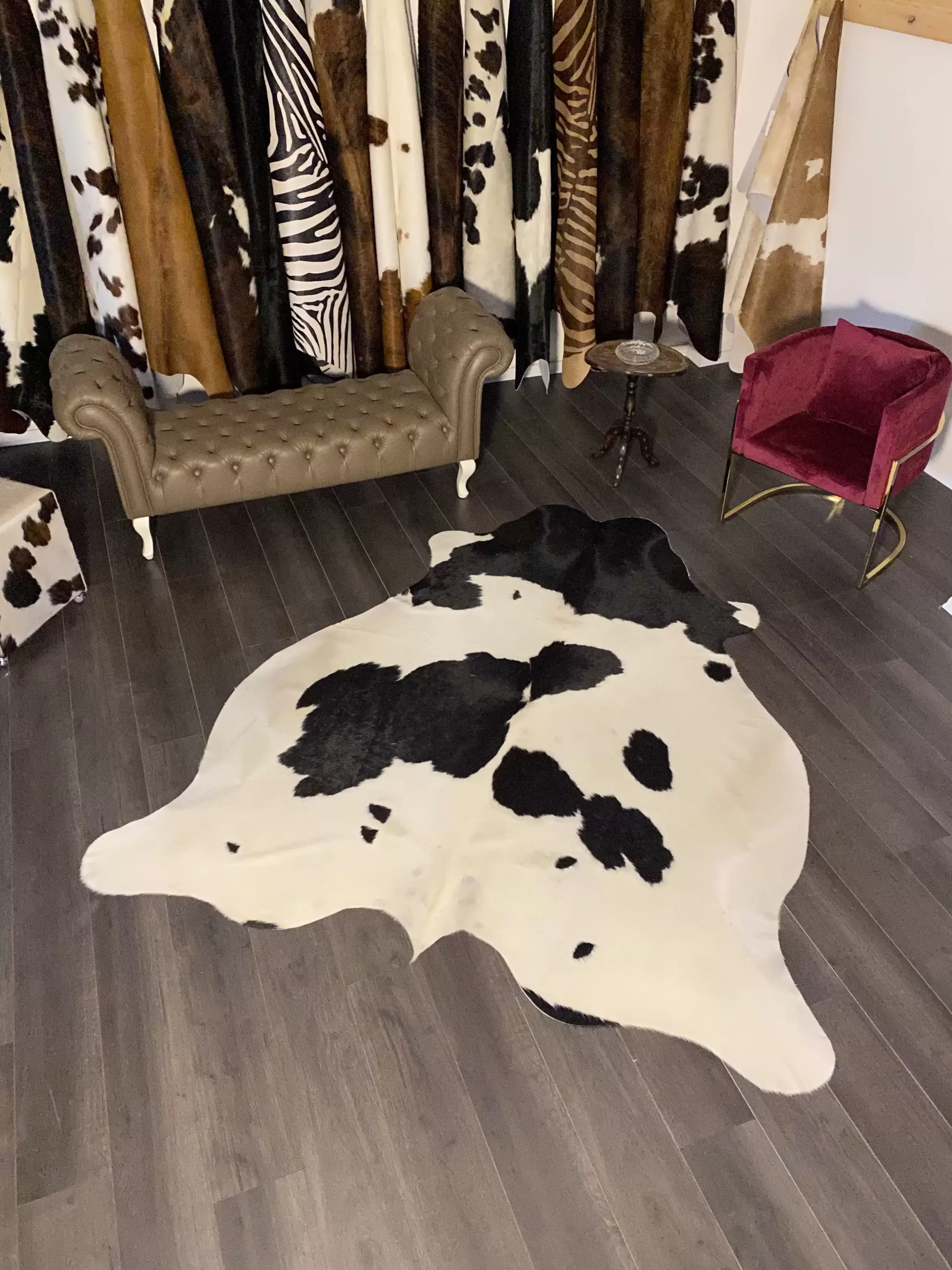 HAKİKİ DERİ DANA POSTU SİYAH - BEYAZ 200 x 235 - 0701000039