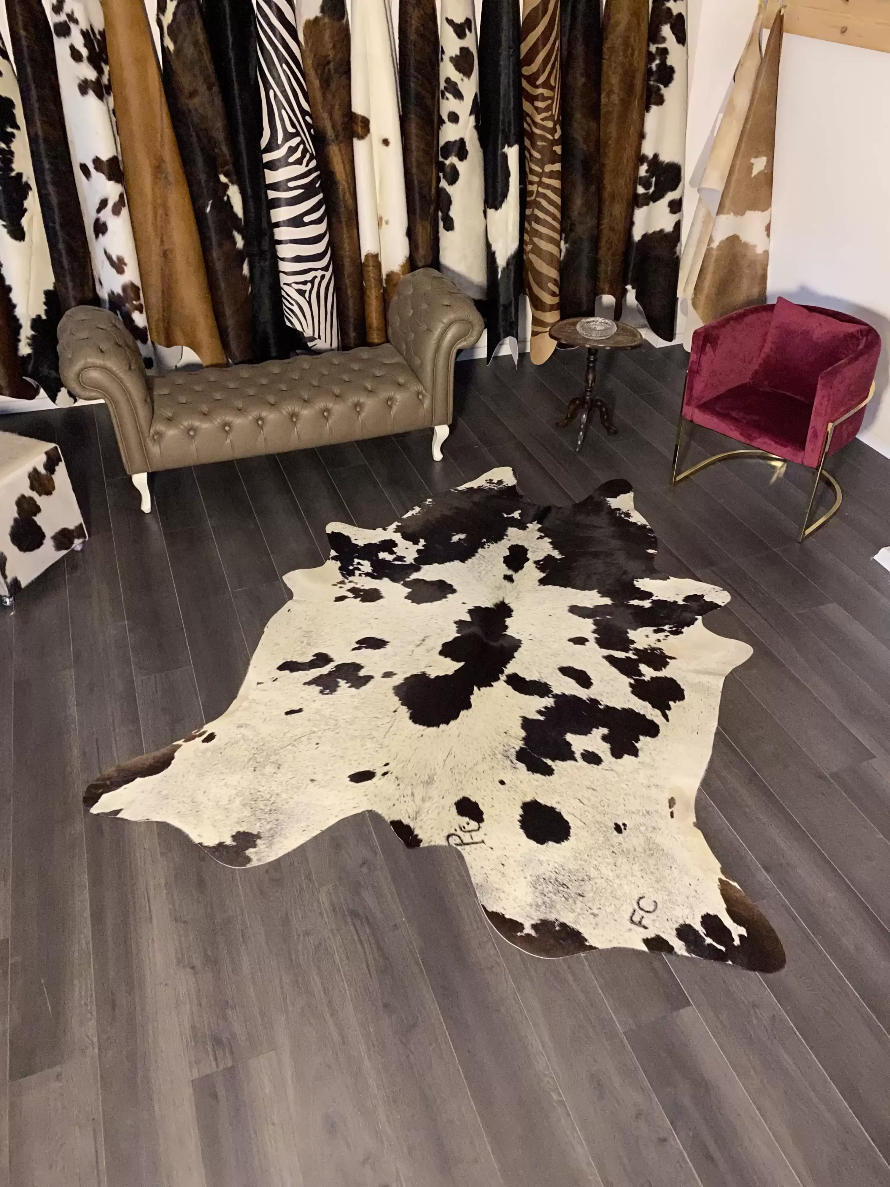 HAKİKİ DERİ DANA POSTU SİYAH - BEYAZ 200 x 235 - 0701000047