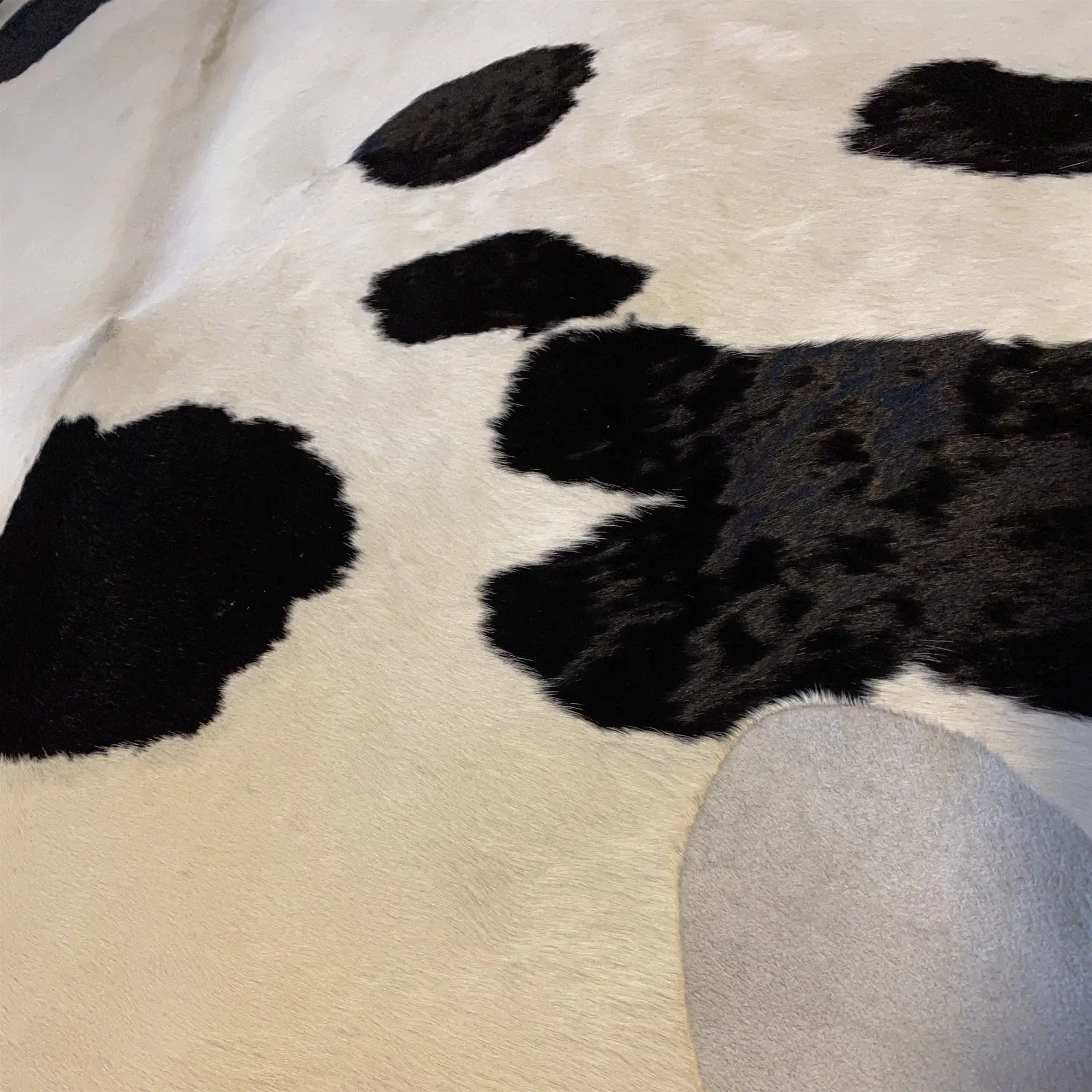 HAKİKİ DERİ DANA POSTU SİYAH - BEYAZ 200 x 240 - 0701000151