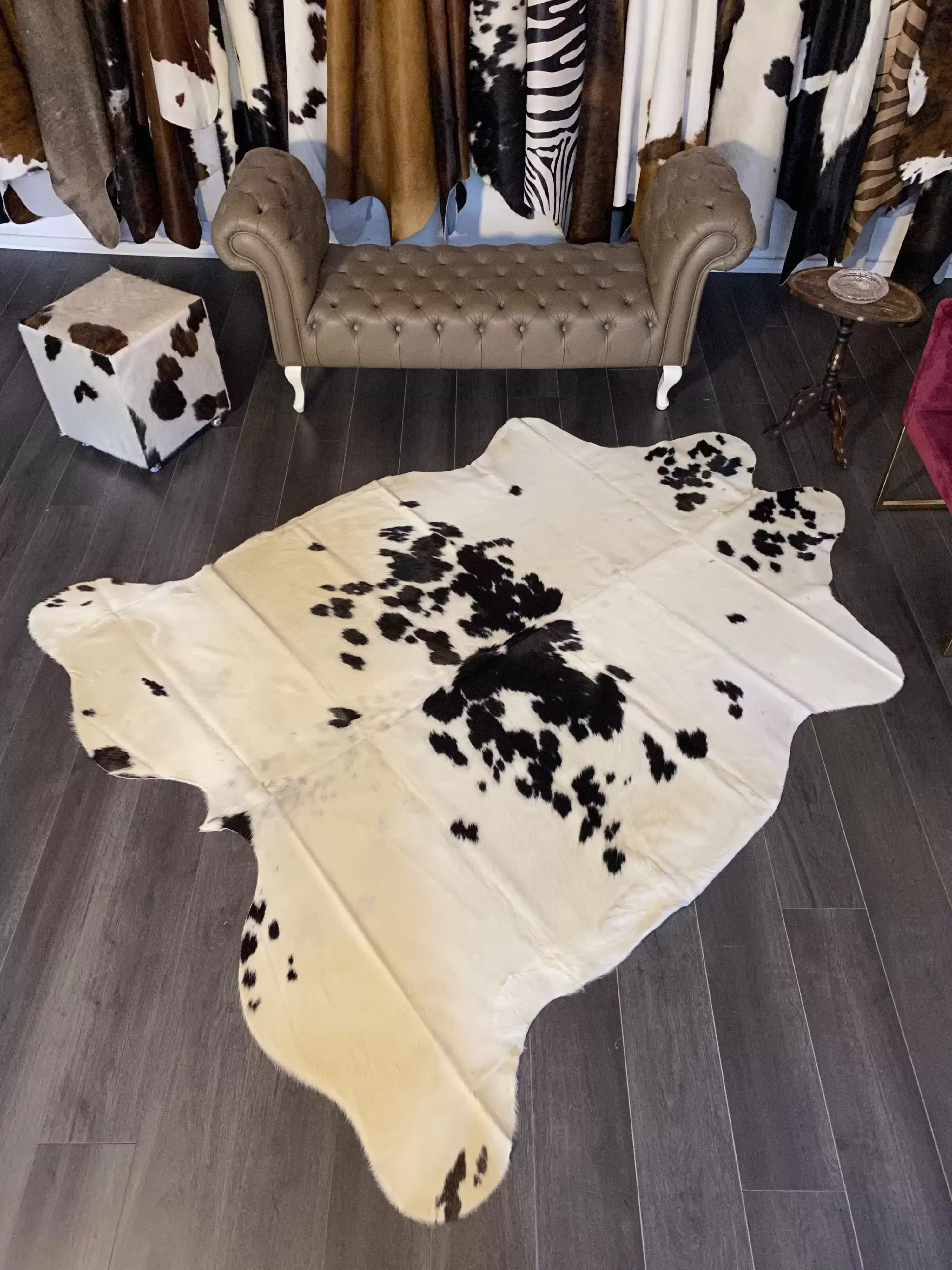 HAKİKİ DERİ DANA POSTU SİYAH - BEYAZ 200 x 240 - 0701000202