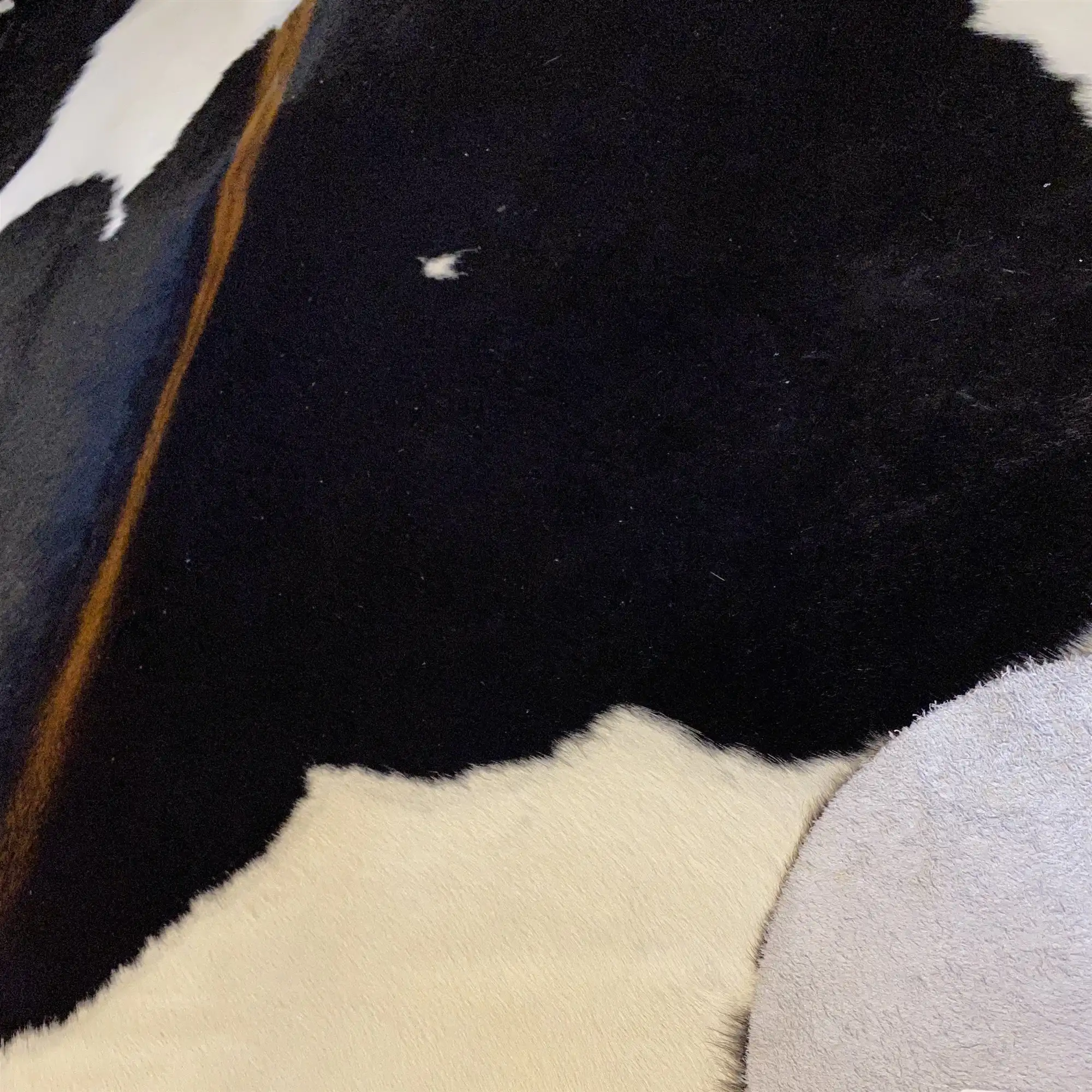 HAKİKİ DERİ DANA POSTU SİYAH - BEYAZ 210 x 215 - 0701000162