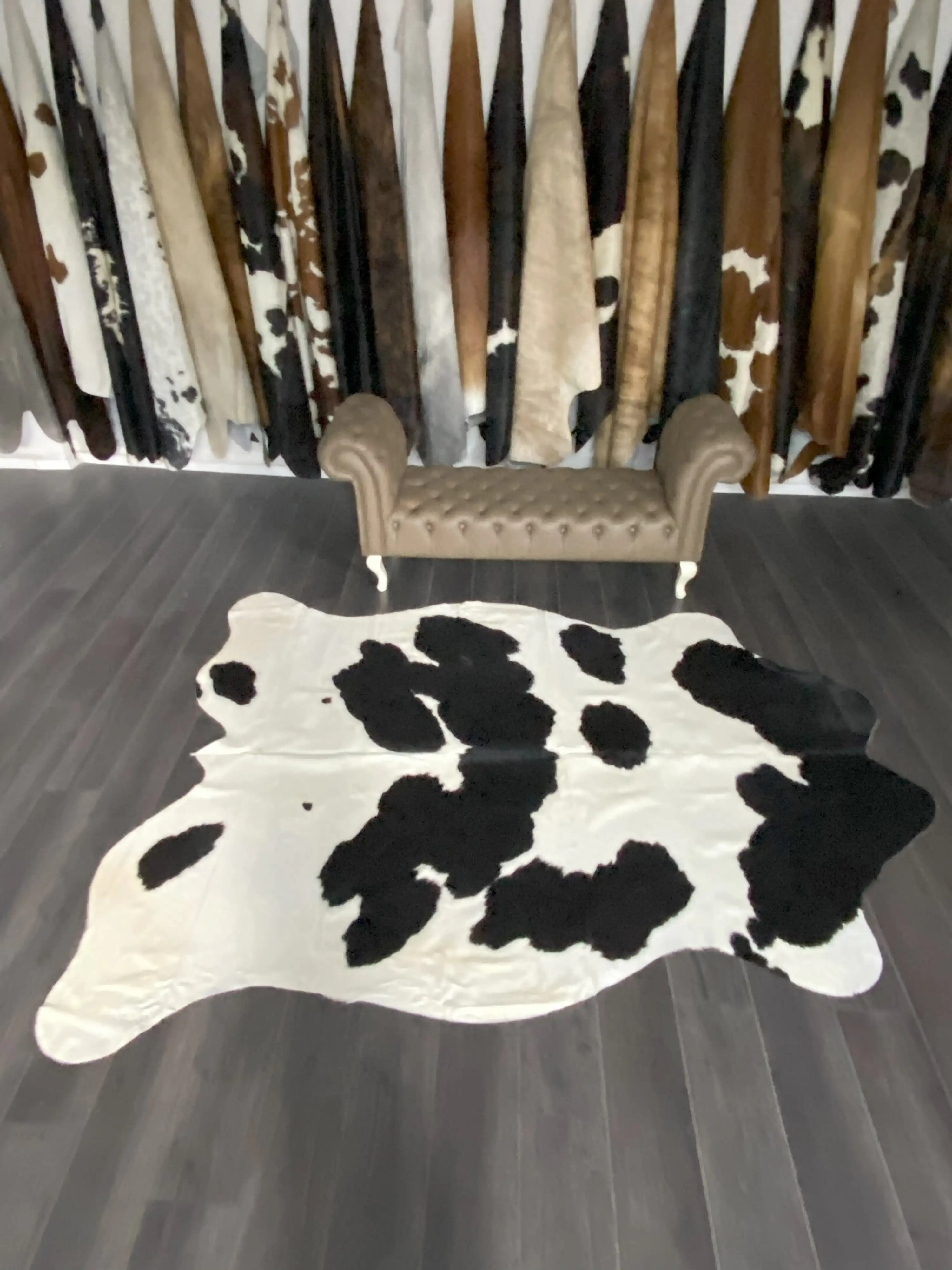 HAKİKİ DERİ DANA POSTU SİYAH - BEYAZ 210 x 260 - 0701000005