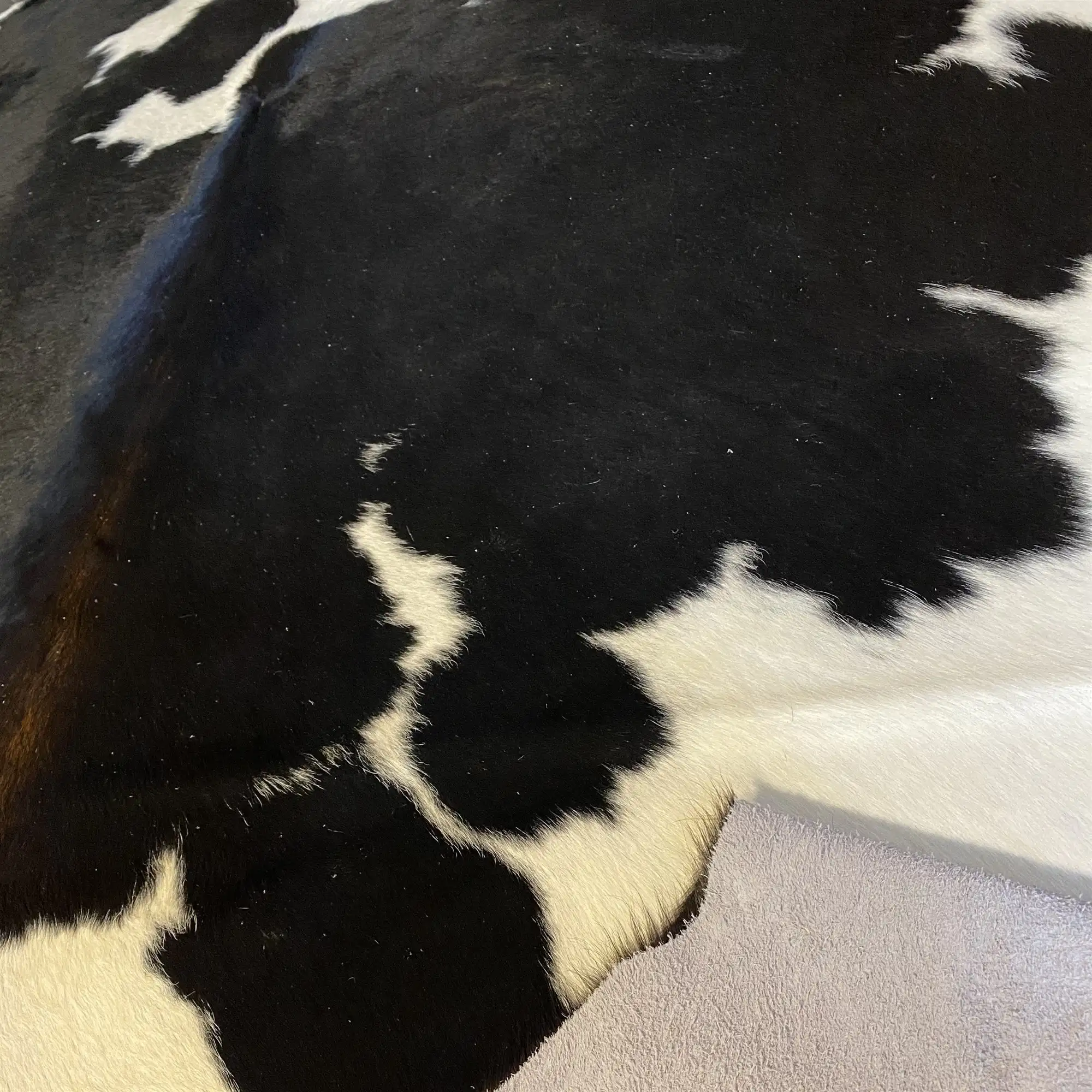 HAKİKİ DERİ DANA POSTU SİYAH - BEYAZ 215 x 250 - 0701000177